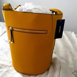 Brand new Alfani purse. Perfect summer color!